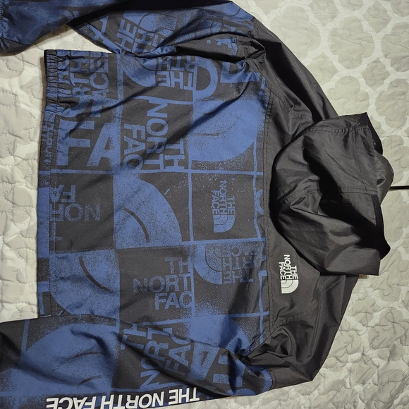 Boys The North Face Jacket - Picture 3 of 3